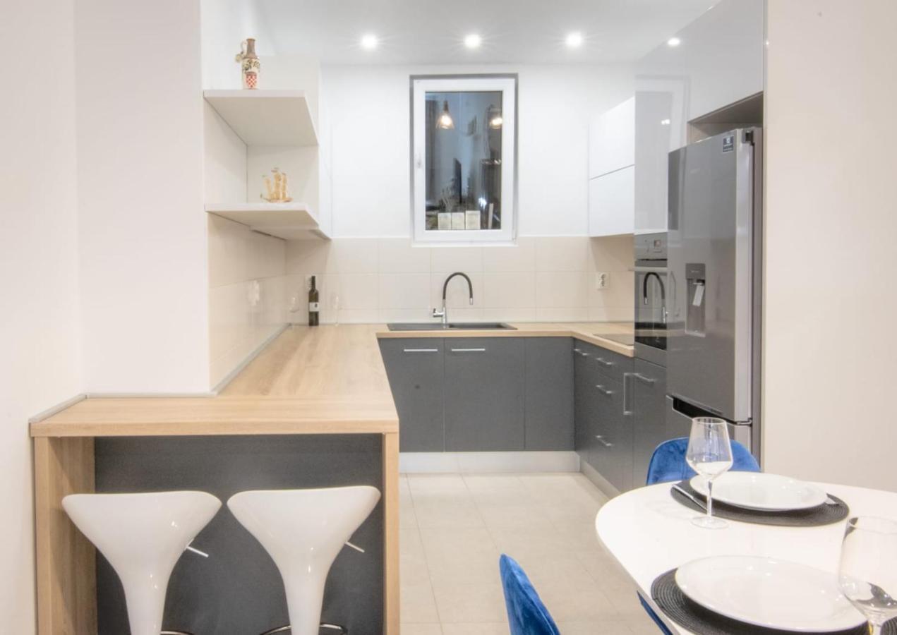 Apartment Cvita Free Beach Parking มาคาร์สกา ภายนอก รูปภาพ