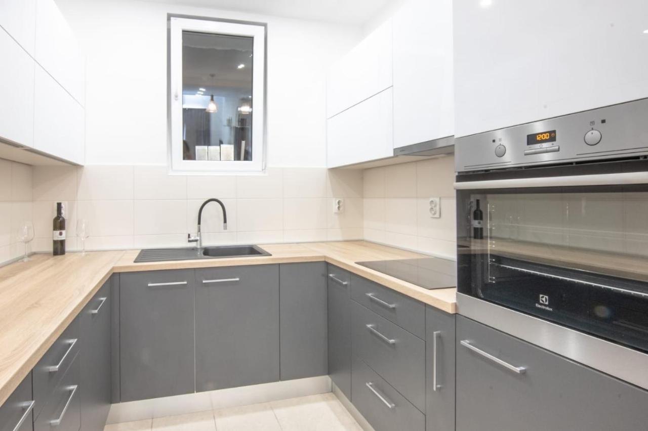 Apartment Cvita Free Beach Parking มาคาร์สกา ภายนอก รูปภาพ