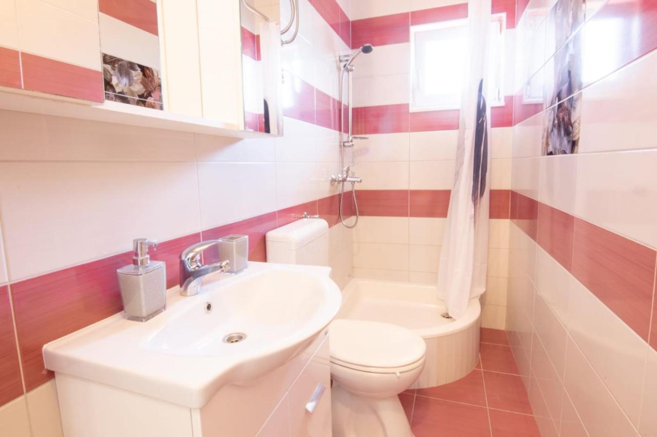 Apartment Cvita Free Beach Parking มาคาร์สกา ภายนอก รูปภาพ